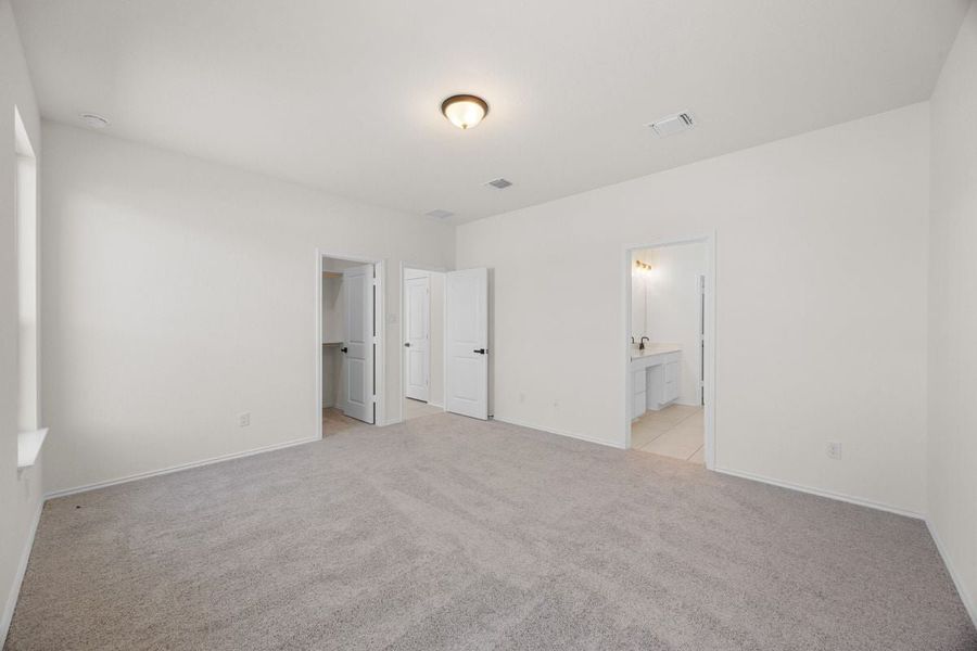 Spacious, unfurnished interior of a new home in Mustang Valley, Manor (Image 7).