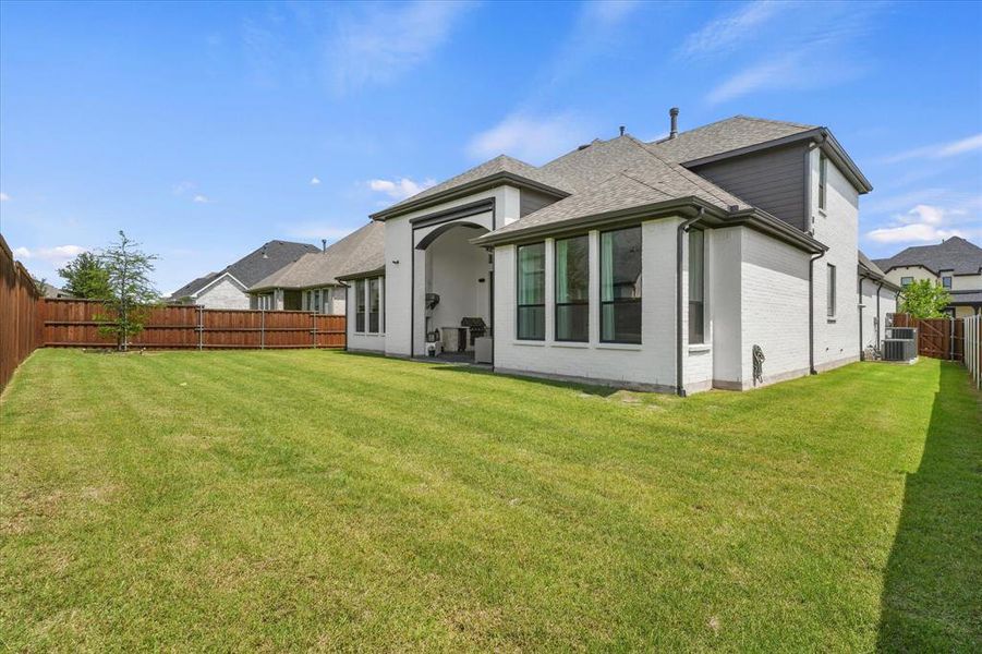 Exterior details and patio area of a home in Star Trail, Prosper (Image 25).