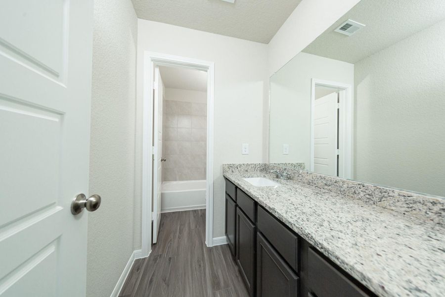 Furnished interior view inside a new home in Mackenzie Creek, Conroe (Image 9).