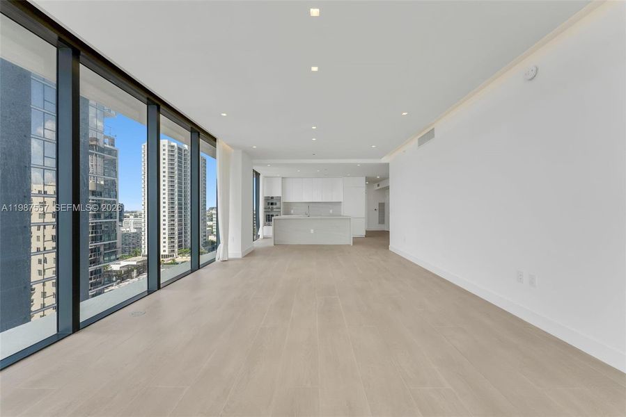 Spacious, unfurnished interior of a new home in Aria Reserve, Miami (Image 17).