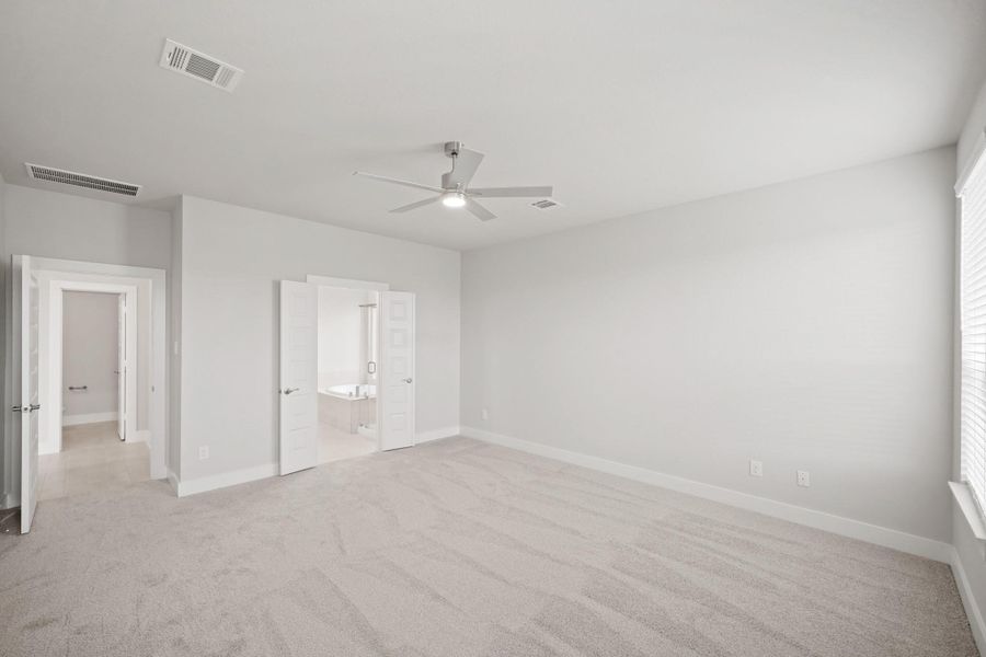 Spacious, unfurnished interior of a new home in Morton Creek Ranch, Katy (Image 17).