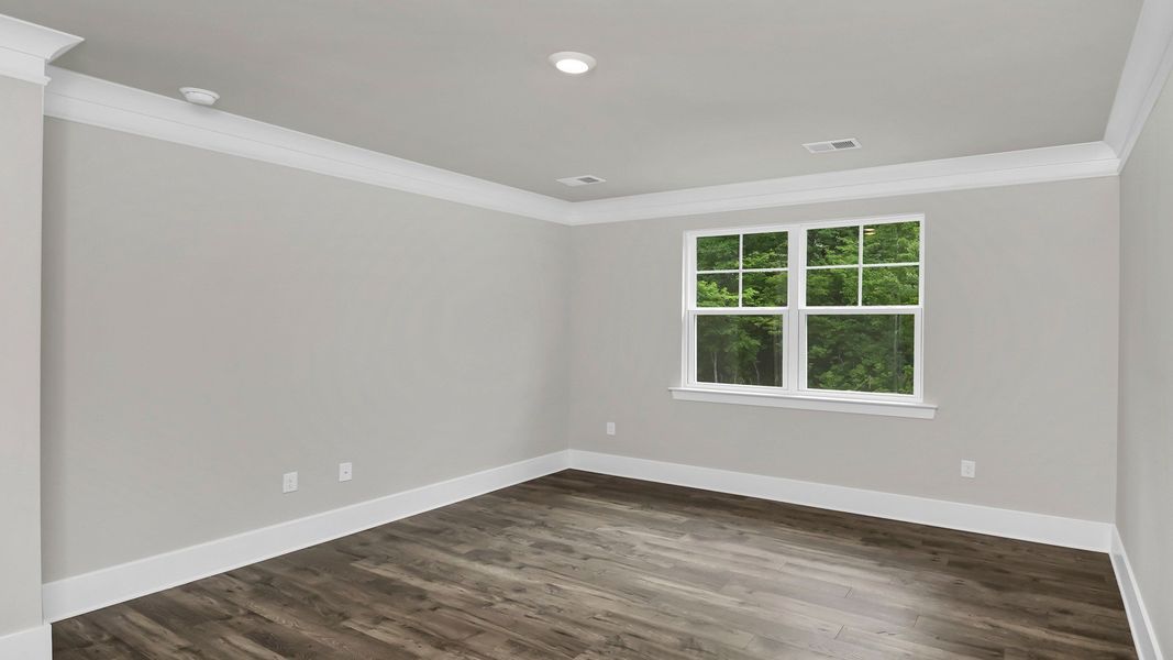 Spacious, unfurnished interior of a new home in Cross Creek, Lexington (Image 21).