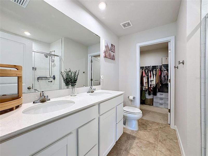 Furnished interior view inside a new home in , Bradenton (Image 18).
