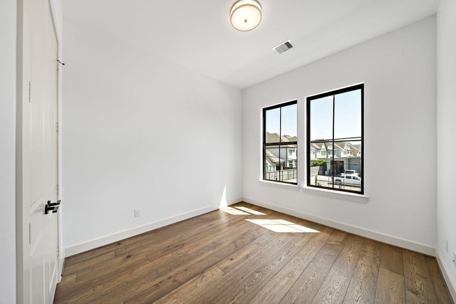 Spacious, unfurnished interior of a new home in Spring Valley Creek, Houston (Image 18).