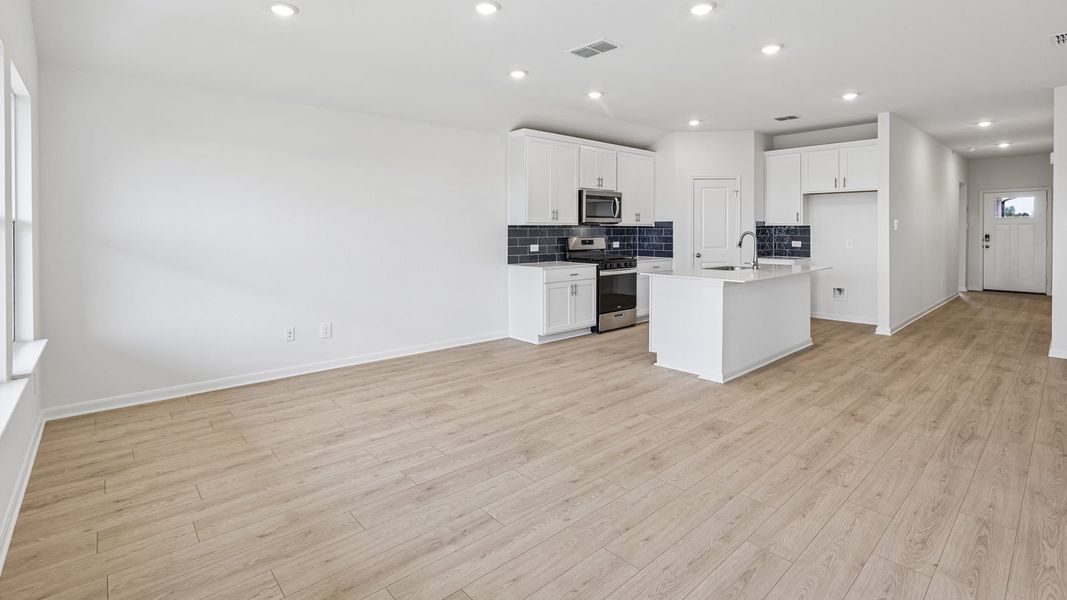 Spacious, unfurnished interior of a new home in Briarwood, Elgin (Image 37).