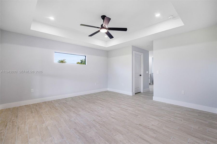 Spacious, unfurnished interior of a new home in , Lehigh Acres (Image 17).