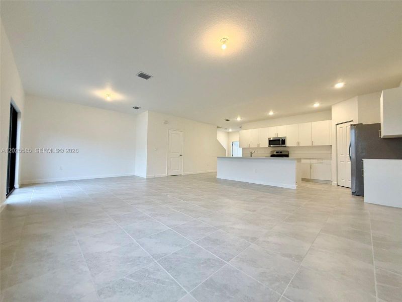 Spacious, unfurnished interior of a new home in , Dania Beach (Image 14). Spacious, unfurnished interior of a new home in , Dania Beach (Image 14).