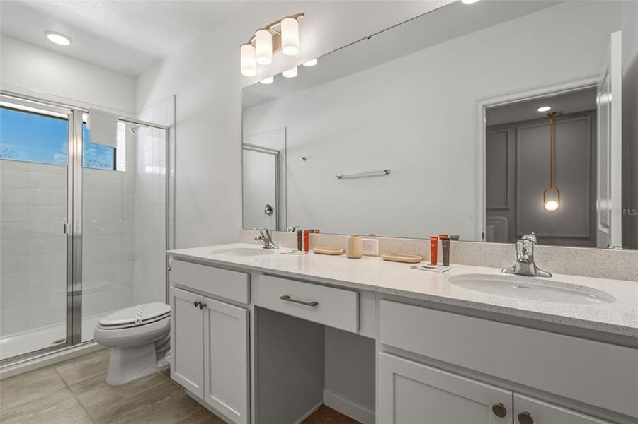 Furnished interior view inside a new home in , Orlando (Image 31).