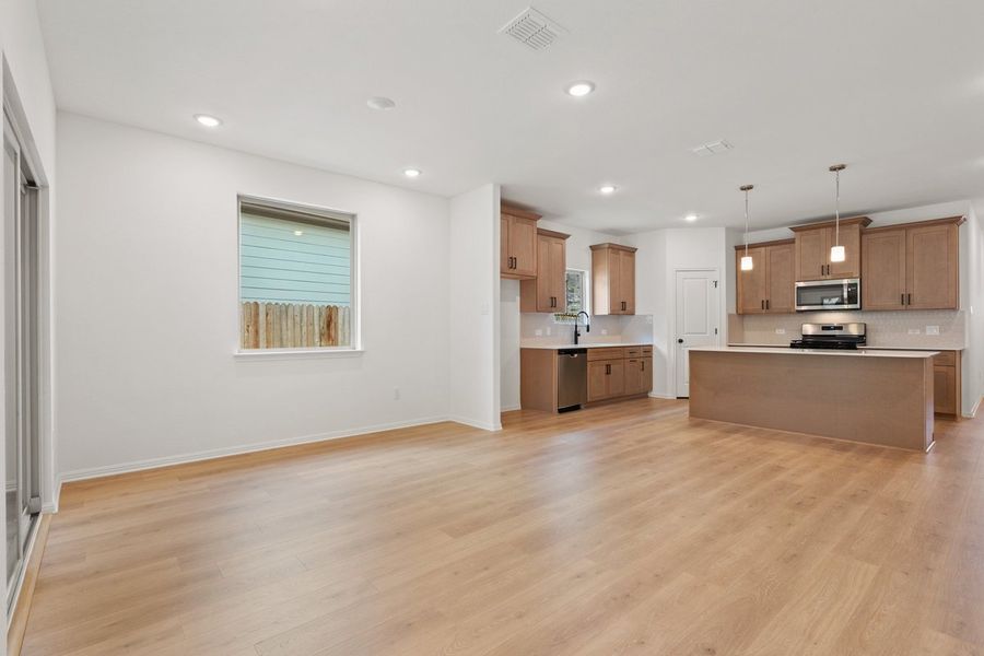 020_lb107731_232 020_lb107731_232