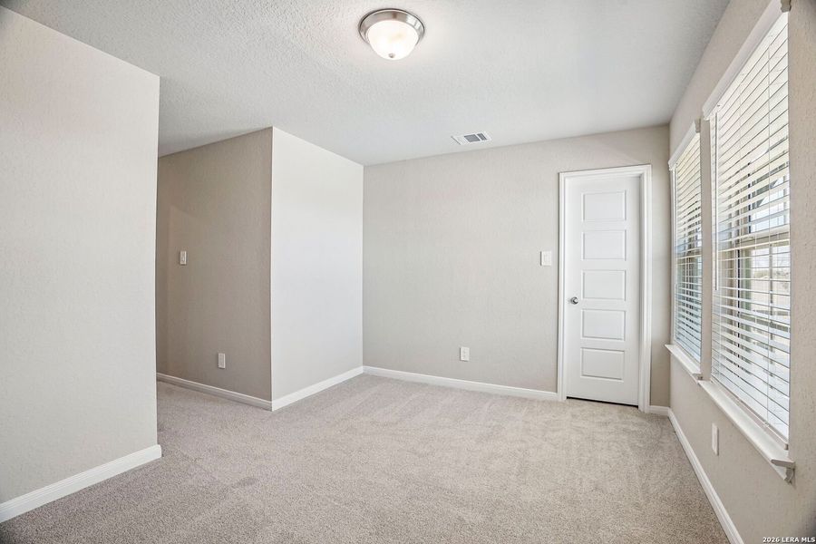 Spacious, unfurnished interior of a new home in Catalina, Converse (Image 20).
