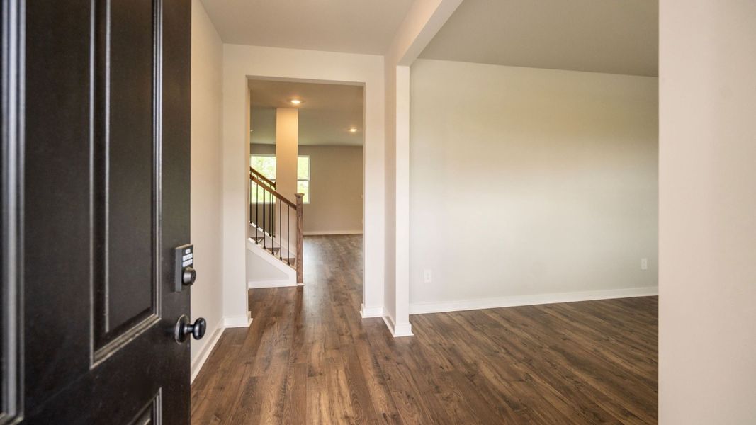 Spacious, unfurnished interior of a new home in Pottsview, Smyrna (Image 15).