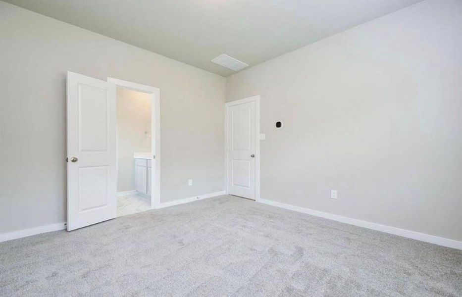 Spacious, unfurnished interior of a new home in Arabella on the Prairie, Richmond (Image 18).