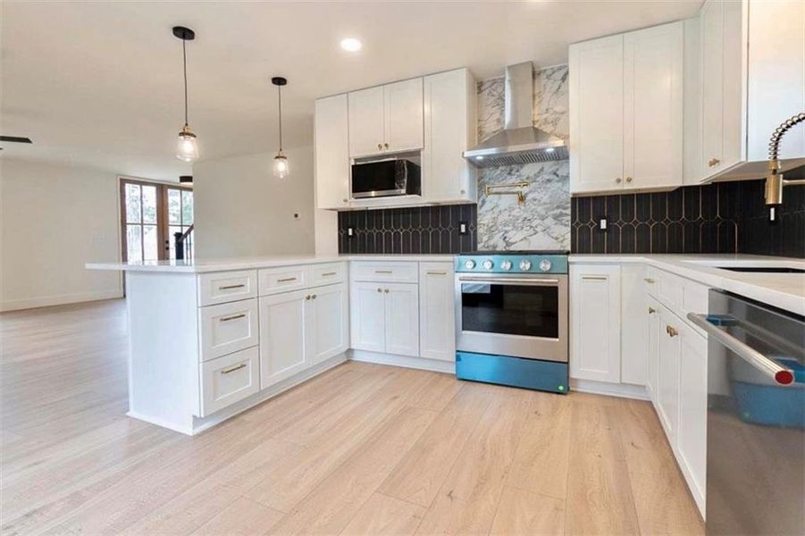 Furnished interior view inside a new home in , Lawrenceville (Image 7).