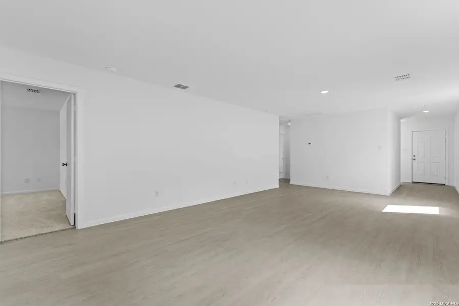 Spacious, unfurnished interior of a new home in Hidden Oasis, San Antonio (Image 20).