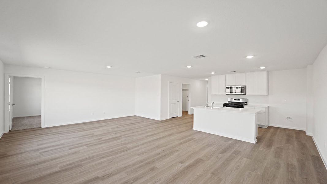 Spacious, unfurnished interior of a new home in Westward Pointe, Sealy (Image 20).