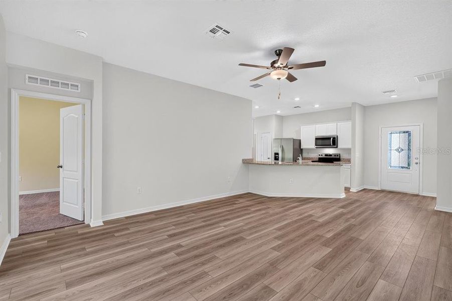 Spacious, unfurnished interior of a new home in , Deltona (Image 24).