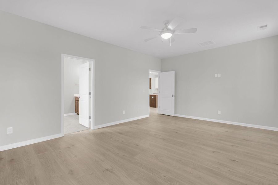 Spacious, unfurnished interior of a new home in Tidewater at Lakes of Cane Bay, Summerville (Image 36). Spacious, unfurnished interior of a new home in Tidewater at Lakes of Cane Bay, Summerville (Image 36).
