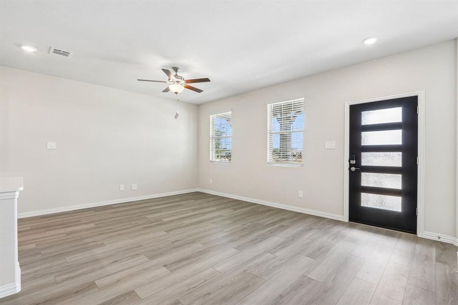 Spacious, unfurnished interior of a new home in Oak Ridge Park, Corinth (Image 38).