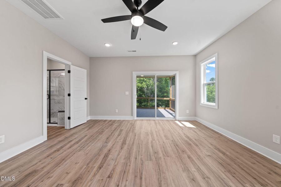 215 summer breeze primary bedroom 1