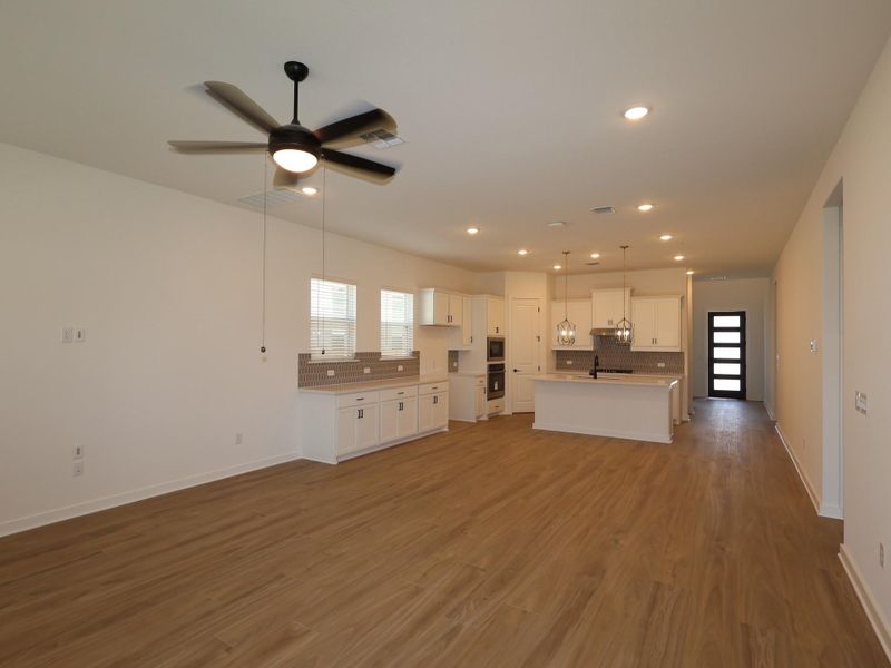 Spacious, unfurnished interior of a new home in Edgewood, Leander (Image 20).