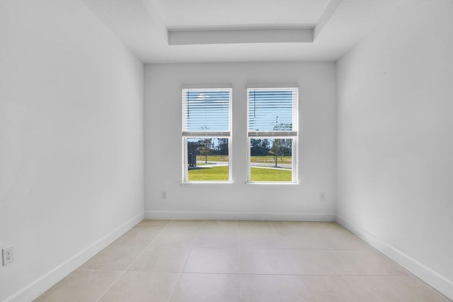 Spacious, unfurnished interior of a new home in Ardisia Park, New Smyrna Beach (Image 22).