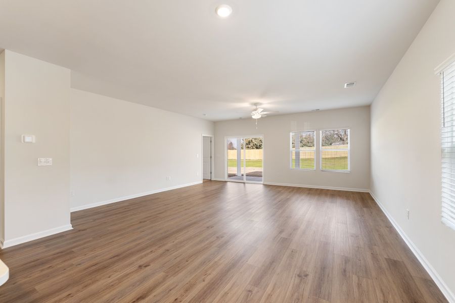 Spacious, unfurnished interior of a new home in Dove Hollow, Chesnee (Image 18).