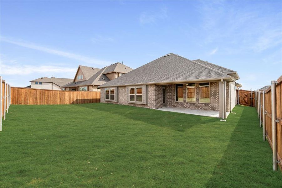 Exterior details and patio area of a home in Stone River Glen 60s, Royse City (Image 19).