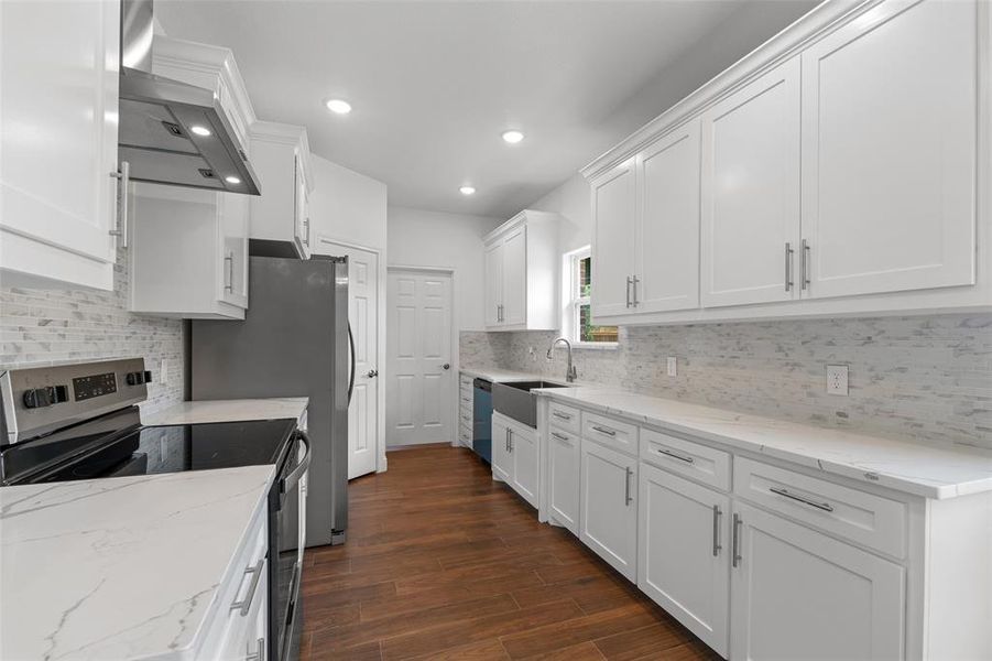 Furnished interior view inside a new home in , Granbury (Image 14).