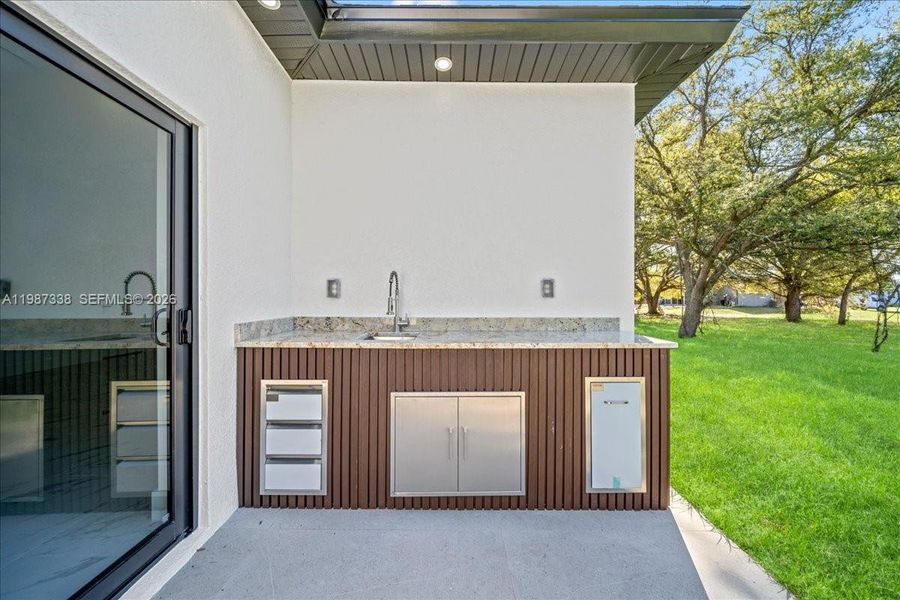 Exterior details and patio area of a home in , Lehigh Acres (Image 4).