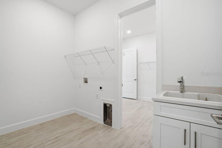 Spacious, unfurnished interior of a new home in Esplanade at Coasterra, Palmetto (Image 23).