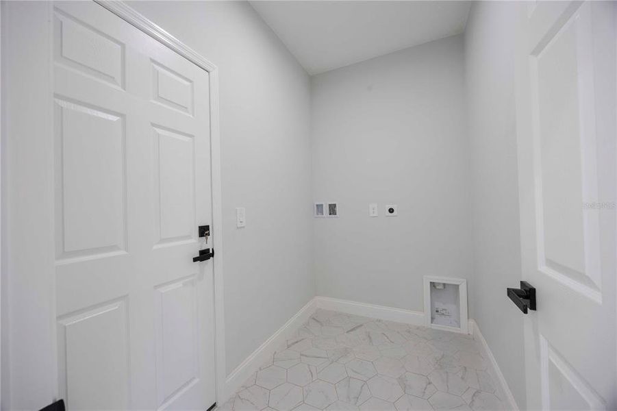Spacious, unfurnished interior of a new home in , Port Charlotte (Image 30).