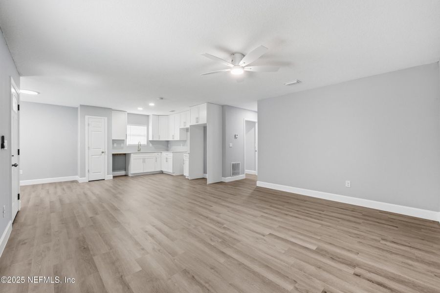 Spacious, unfurnished interior of a new home in , Jacksonville (Image 11).