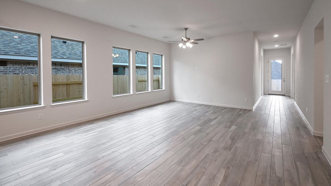 Spacious, unfurnished interior of a new home in Crosswinds, Kyle (Image 17).