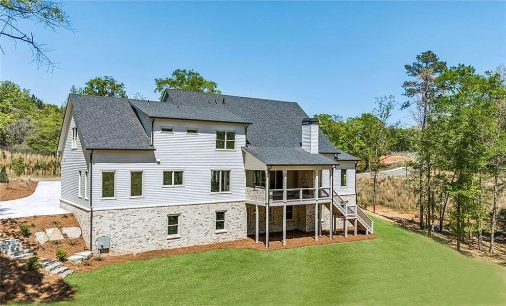 Exterior details and patio area of a home in , Athens (Image 3).
