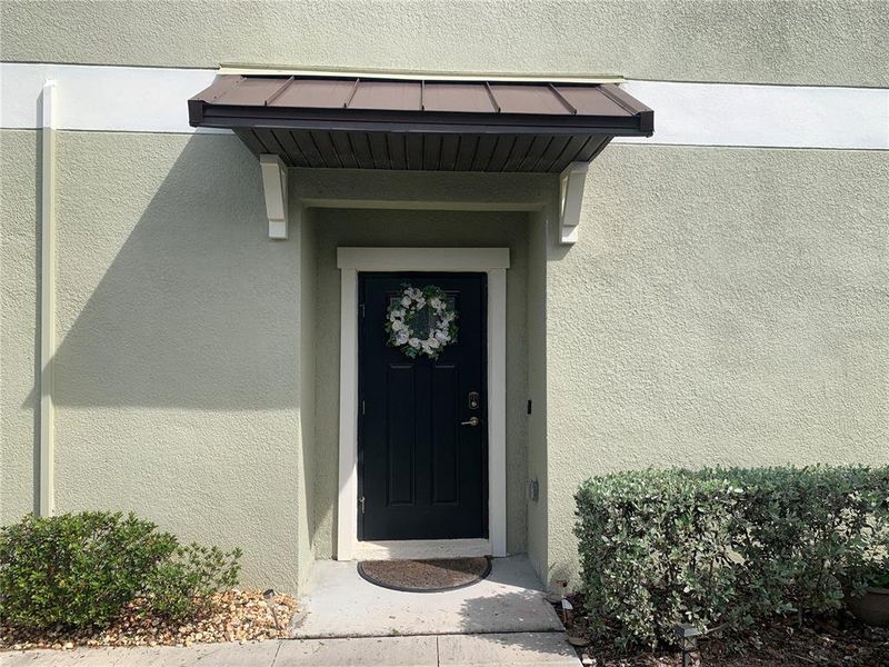 Exterior details and patio area of a home in , Zephyrhills (Image 2).