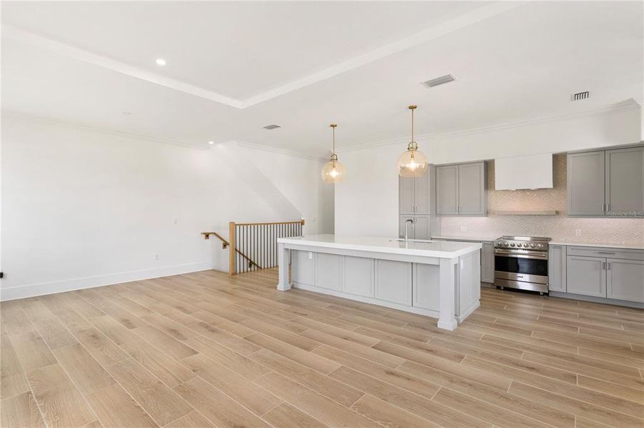 Spacious, unfurnished interior of a new home in , St. Petersburg (Image 29).