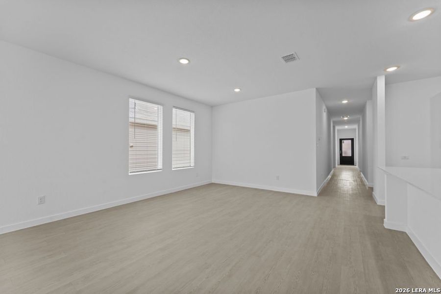 Spacious, unfurnished interior of a new home in Sky Ranch, New Braunfels (Image 13).