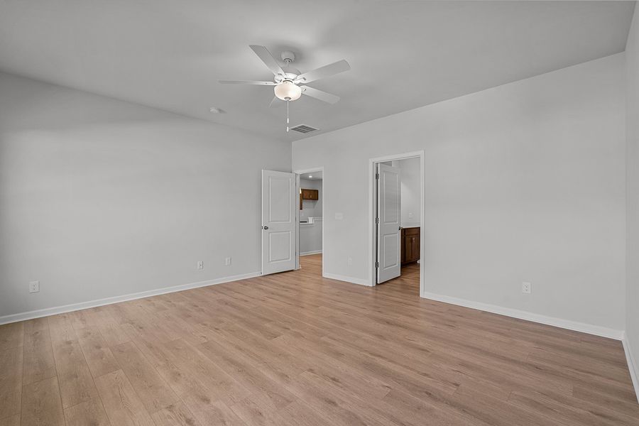 Spacious, unfurnished interior of a new home in Hanes Lake, Winston-Salem (Image 34). Spacious, unfurnished interior of a new home in Hanes Lake, Winston-Salem (Image 34).