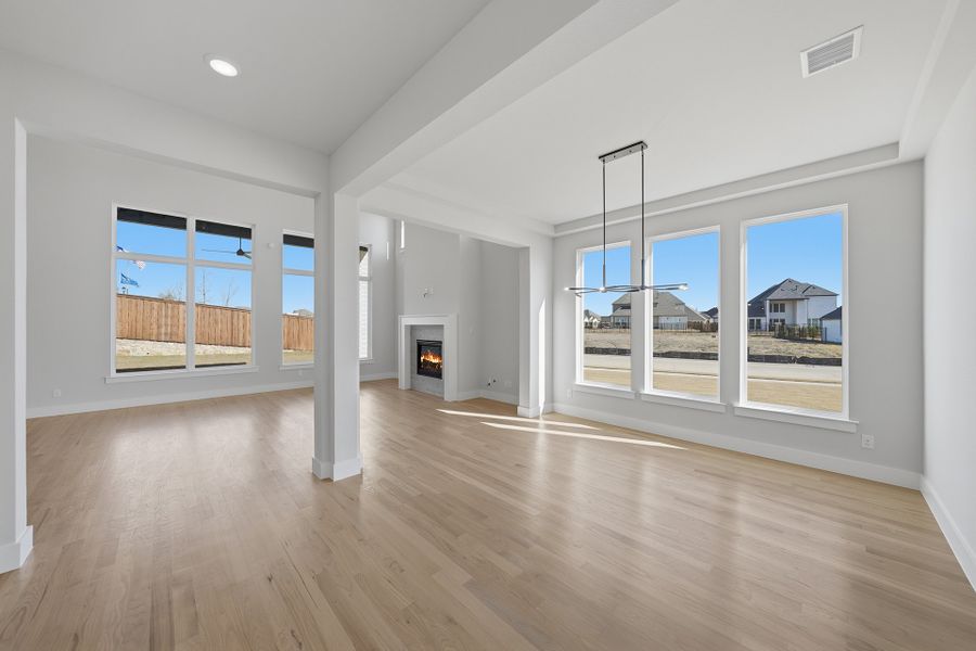 Spacious, unfurnished interior of a new home in Quail Hollow, Rockwall (Image 24).