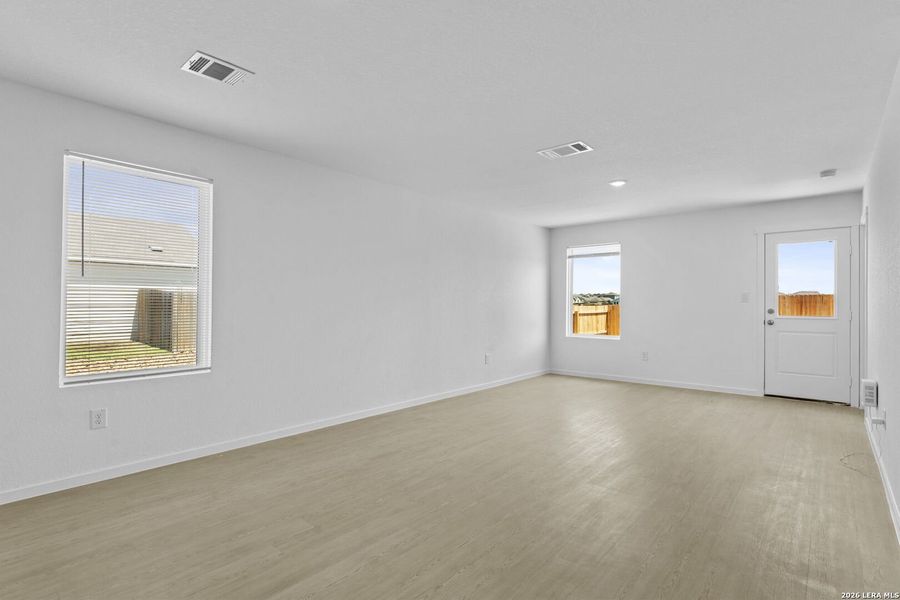 Spacious, unfurnished interior of a new home in Spring Grove, St. Hedwig (Image 19).