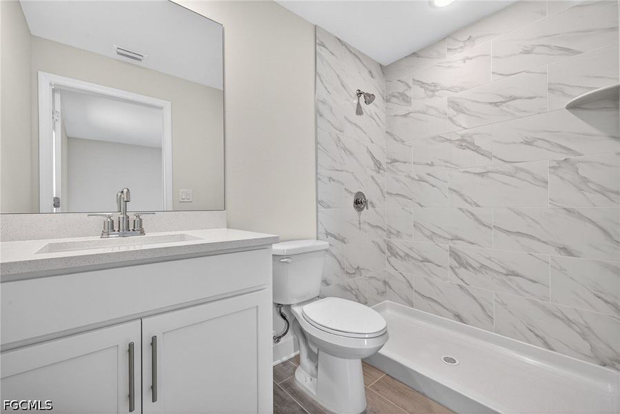 Furnished interior view inside a new home in Cape Coral, Cape Coral (Image 12).