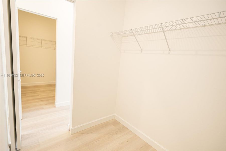 Spacious, unfurnished interior of a new home in Acacia Groves, Miami (Image 51).