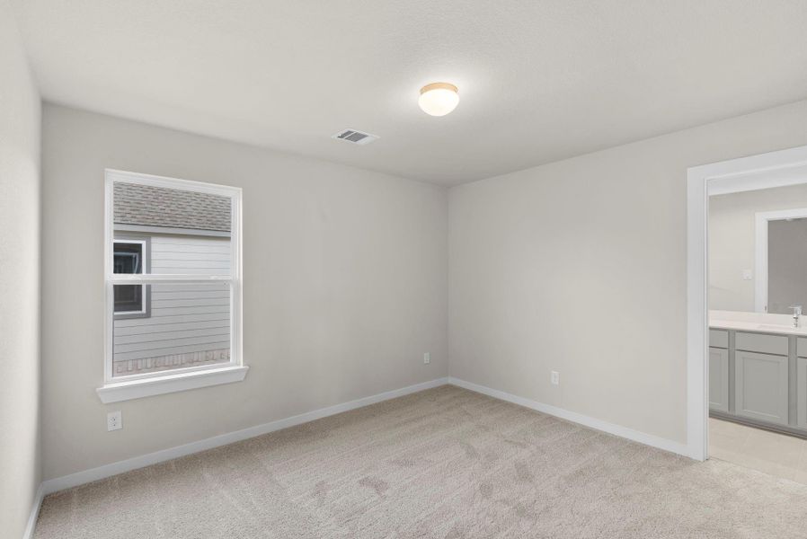Spacious, unfurnished interior of a new home in Huntington Place, Rosharon (Image 30).