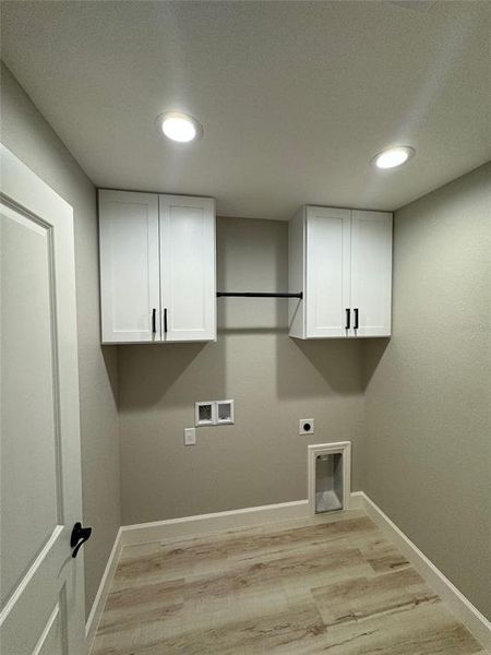 Spacious, unfurnished interior of a new home in , Cape Coral (Image 5).