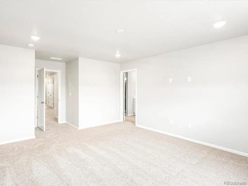 Spacious, unfurnished interior of a new home in Painted Prairie, Aurora (Image 10).