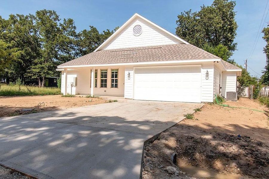 Front exterior of a new home in , West Tawakoni, TX, highlighting curb appeal (Image 19).