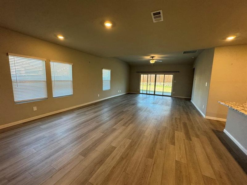 Spacious, unfurnished interior of a new home in Cibolo Hills, Fort Worth (Image 21). Spacious, unfurnished interior of a new home in Cibolo Hills, Fort Worth (Image 21).