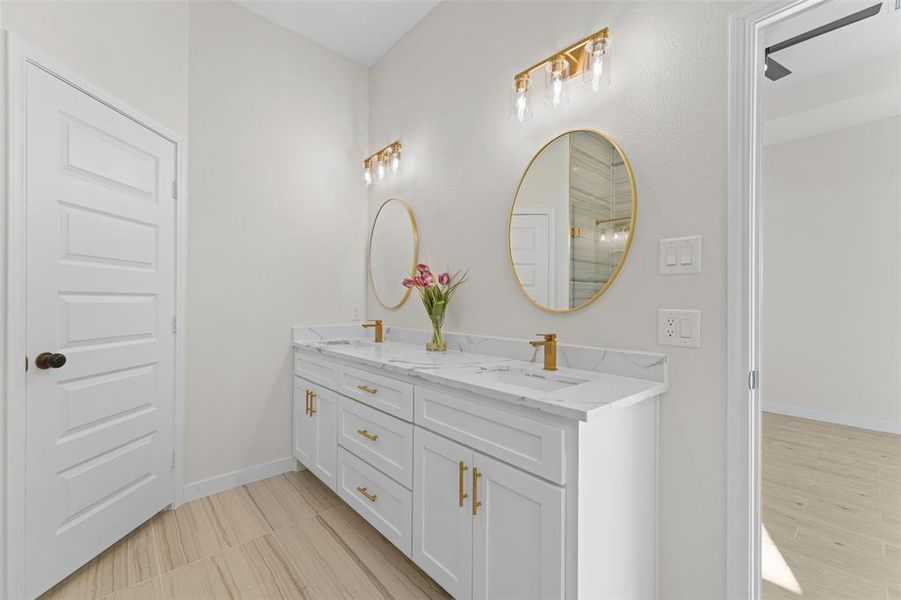 Furnished interior view inside a new home in , Dallas (Image 10).