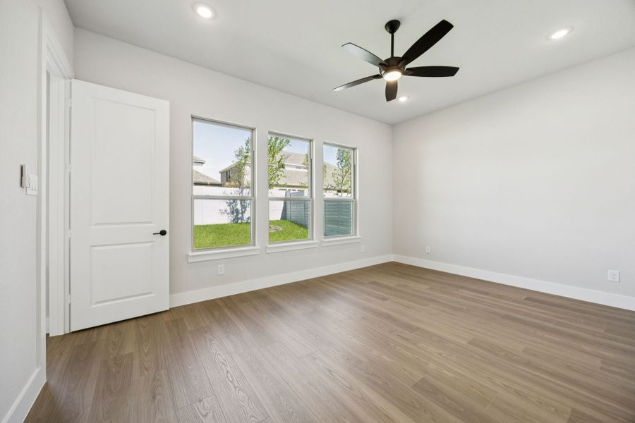 Spacious, unfurnished interior of a new home in Painted Tree Lakeside, McKinney (Image 20).