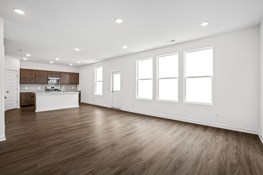 Spacious, unfurnished interior of a new home in Sage Farms, White House (Image 26).